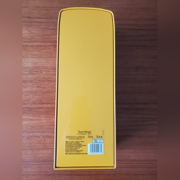 Rare Veuve Clicquot CMEG Gift Box - Picture 3 of 3